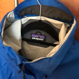 Women’s Patagonia raincoat